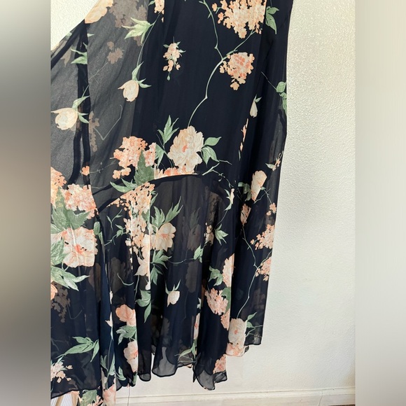 Lulus Dress Forum •Navy Floral Maxi Dress - Picture 5 of 8